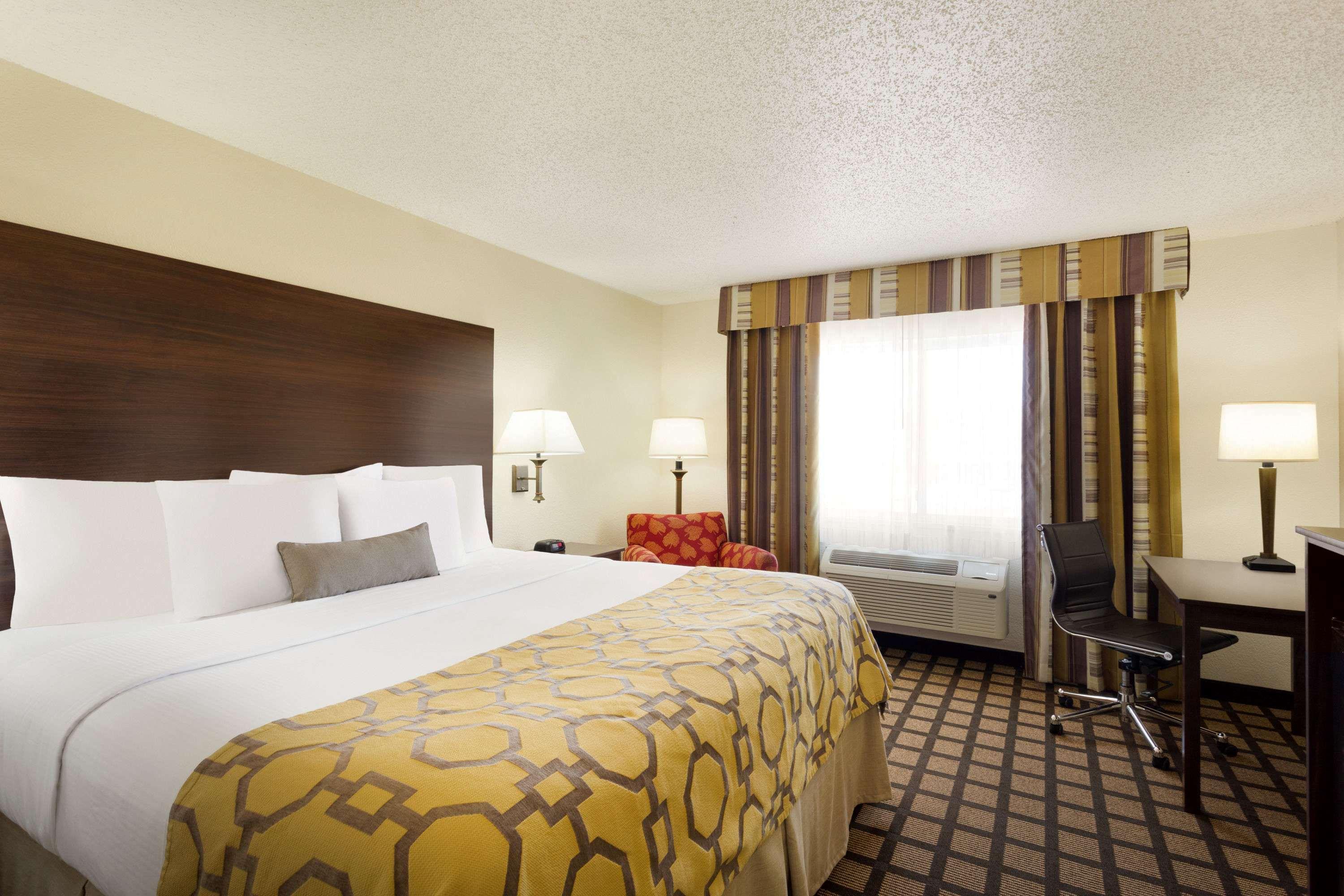 Hotel Baymont By Wyndham Salina Exteriér fotografie