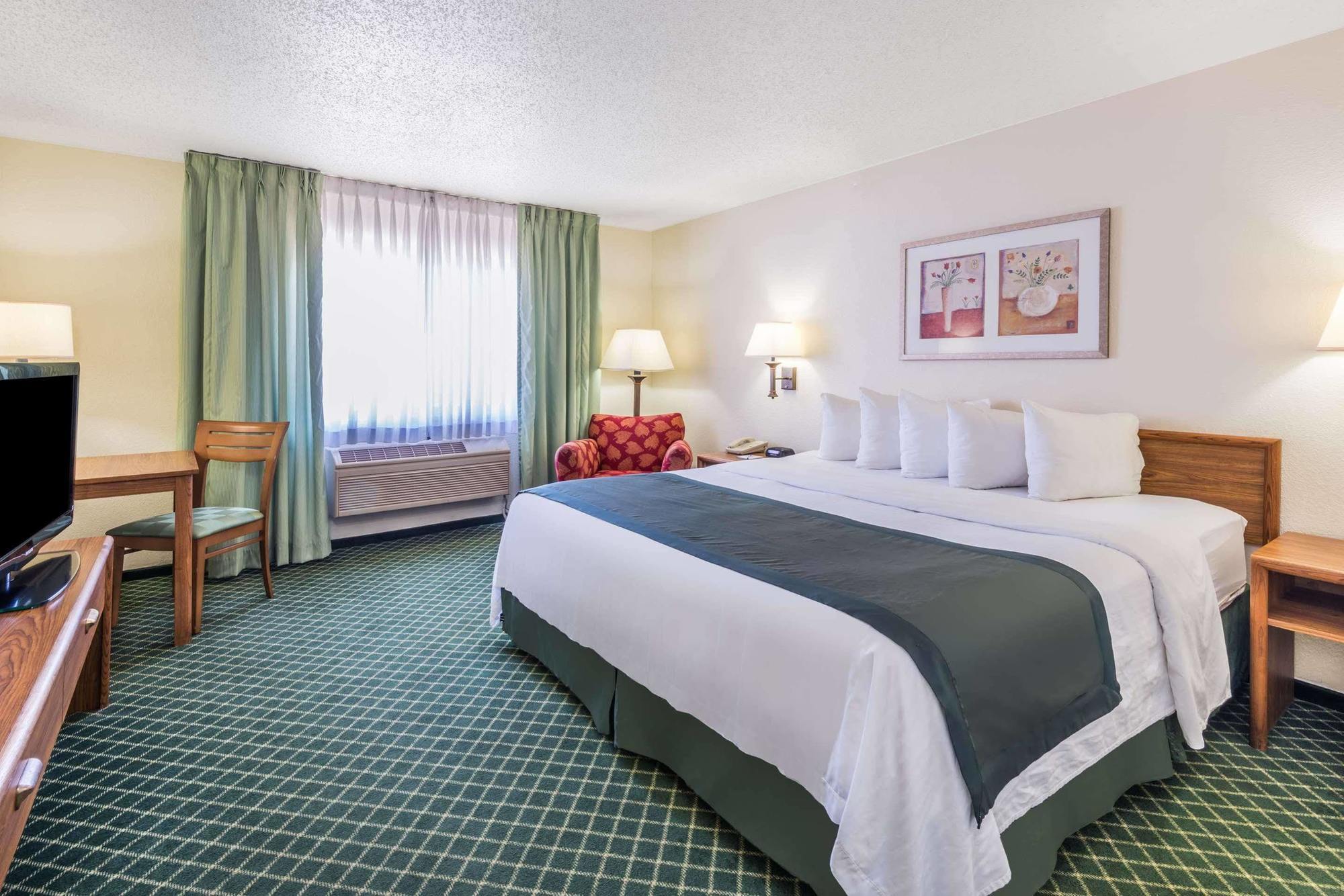 Hotel Baymont By Wyndham Salina Exteriér fotografie