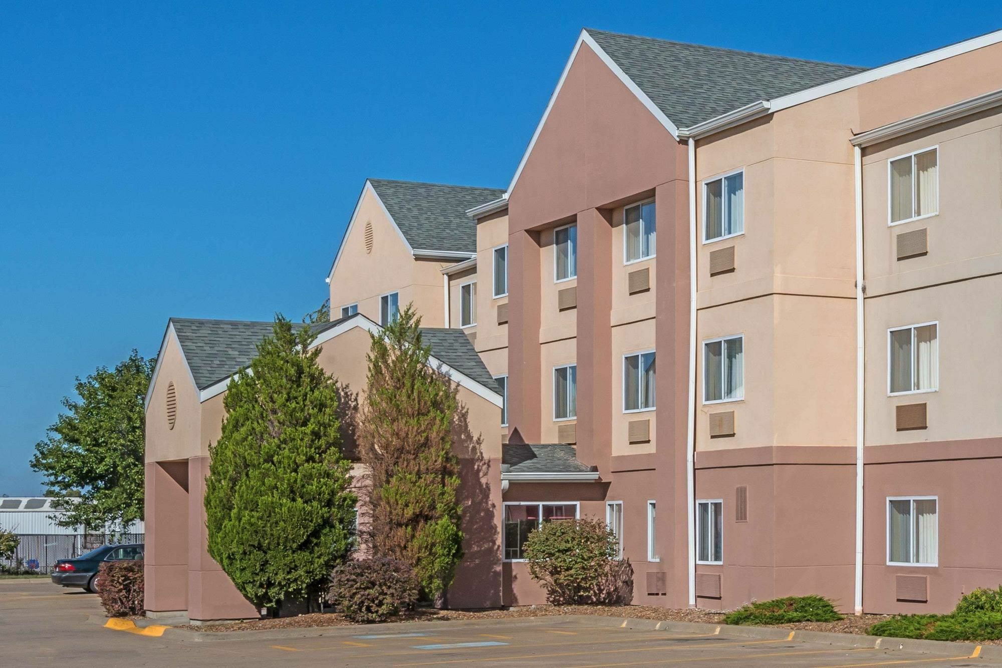 Hotel Baymont By Wyndham Salina Exteriér fotografie